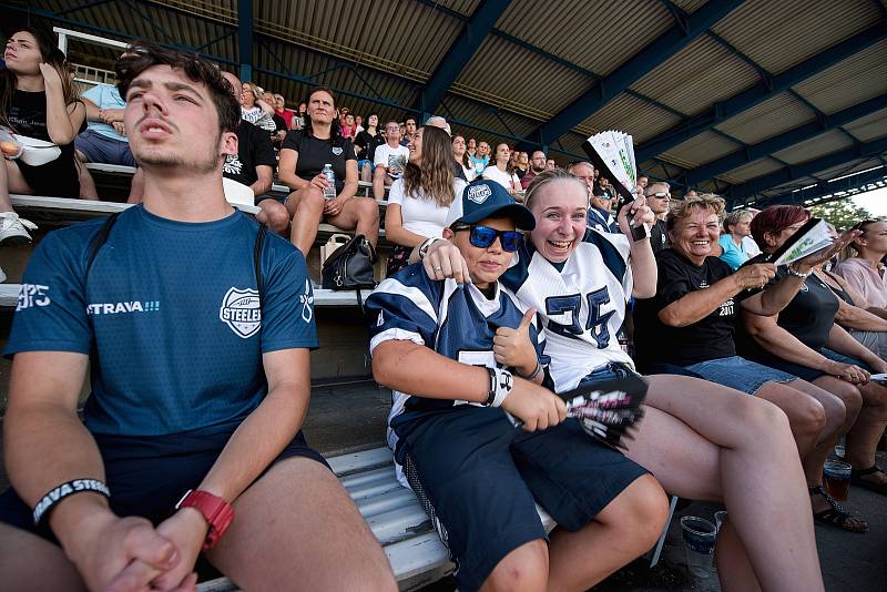 Přerov Mammoths (v červeném) porazili Ostravu Steelers 25:22.