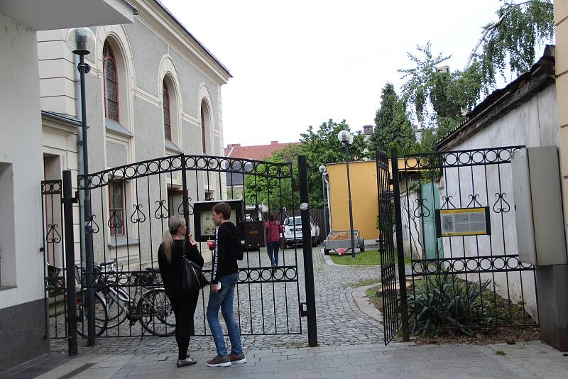 Noc kostelů v Přerově přilákala davy návštěvníků. Největší zájem byl o prohlídku věže kostela sv. Vavřince, která byla výjimečně zpřístupněna.