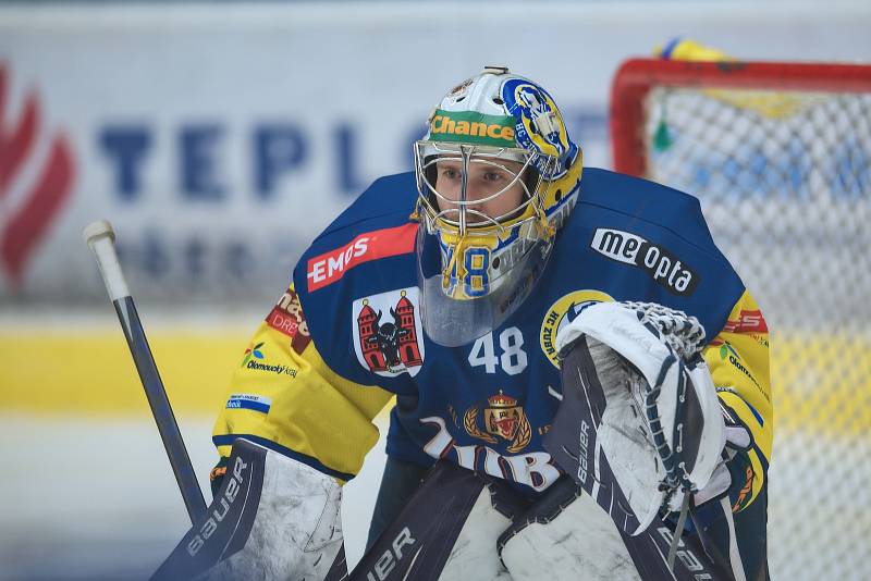 Hokejisté Přerova (v modrém) porazili Vsetín 4:1. Michael Petrásek