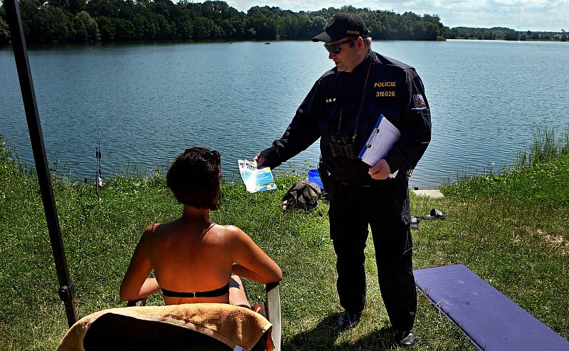 Kontrolní policejní akce Voda 2020 na tovačovských jezerech. 14. července 2020