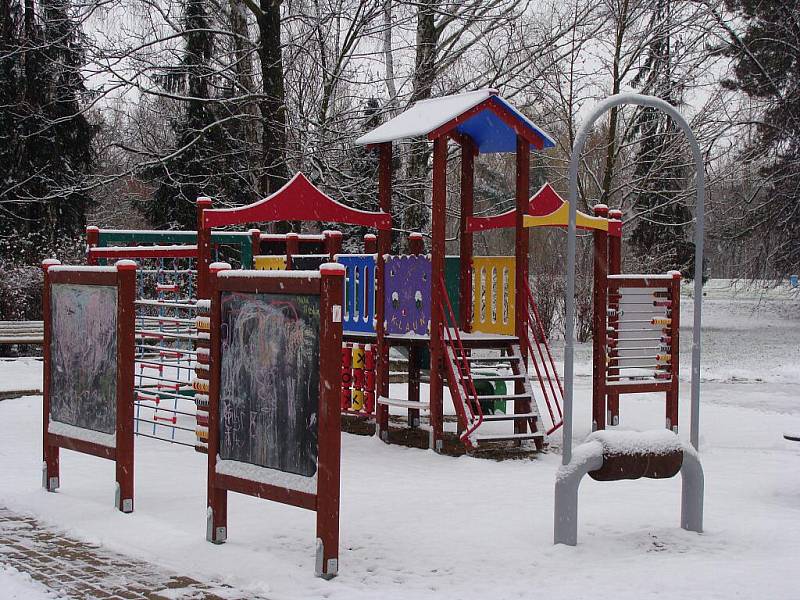 Zasněžený park Michalov. Ilustrační foto z listopadu roku 2010