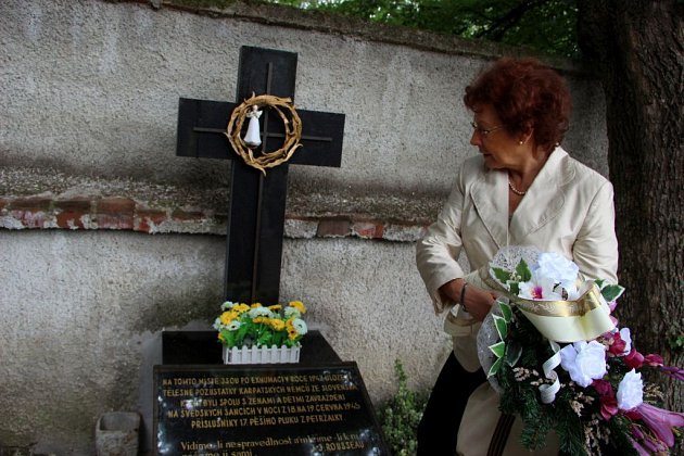 Pietním vzpomínkovým aktem na Městském hřbitově v Přerově uctili sedmdesáté výročí od brutální popravy 267 karpatských Němců na Švédských šancích příbuzní obětí, zástupci círvke, města, historici a další hosté. 