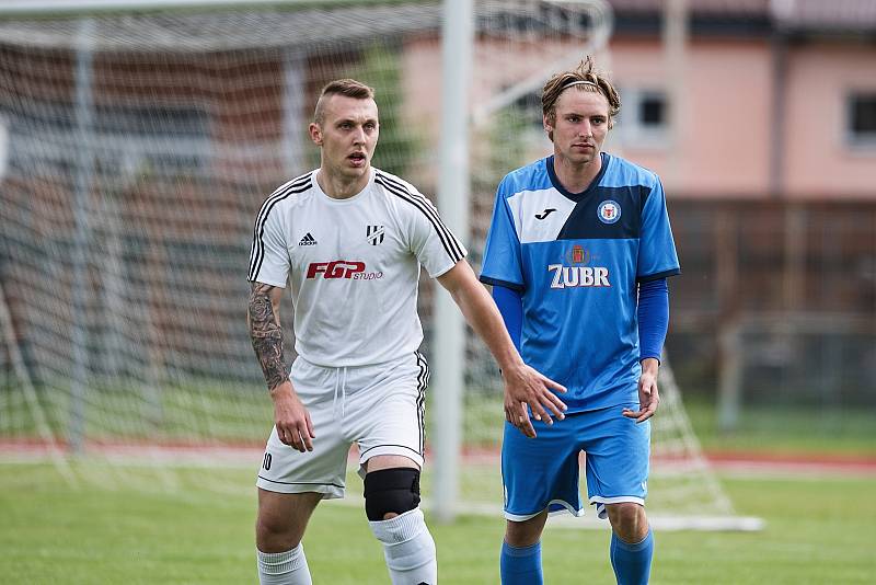 Fotbalisté Přerova (v modrém) v přátelském utkání s 1. HFK Olomouc