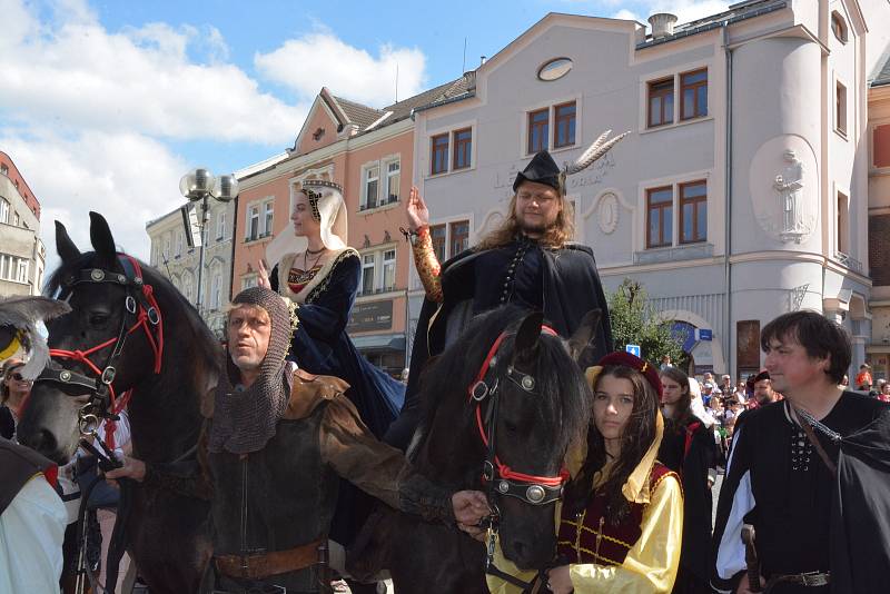 Ulicemi Přerova prošel v neděli historický průvod, který připomněl jeho povýšení na královské město. Třídenní Svatovavřinecké hody přilákaly na Masarykovo i Horní náměstí tisíce lidí