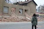 Bourání dalšího domu ve Škodově ulici