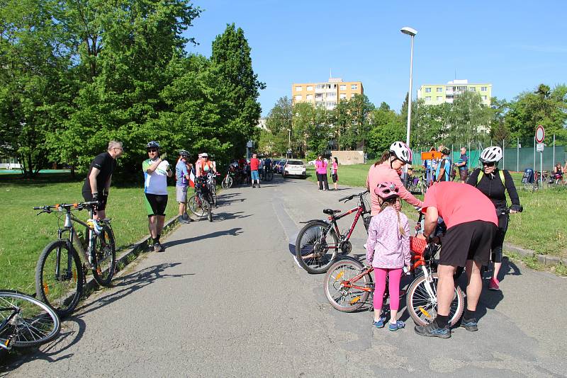 V Přerově se v sobotu opřeli do pedálů účastníci tradičního zahájení cyklostezky Bečva. Letos byl start u sportovní haly u tenisových kurtů.