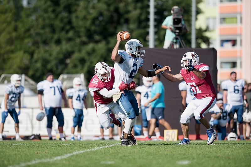 Přerov Mammoths (v červeném) porazili Ostravu Steelers 25:22.