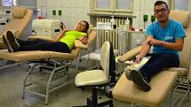 Ve středu 9. září přišlo v rámci akce Daruj krev s Blues nad Bečvou na hemato-transfuzní oddělení přerovské nemocnice 23 prvodárců, včetně redaktorky Přerovského a hranického deníku. 