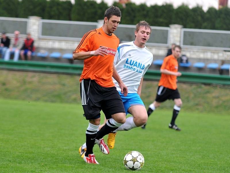 FK Kozlovice (v oranžovém) vs. TJ Jiskra Oskava