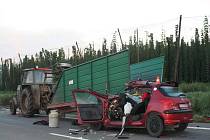 Tragická srážka peugeotu s traktorem u Oseku