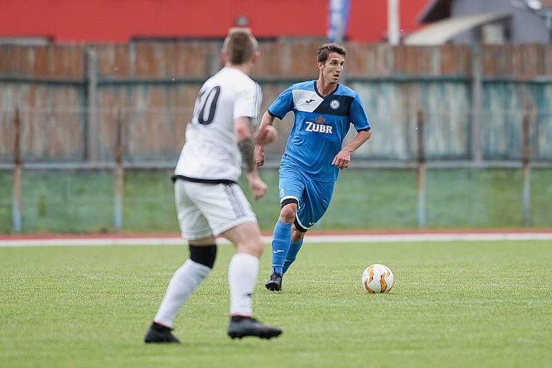 Fotbalisté Přerova (v modrém) v přátelském utkání s 1. HFK Olomouc