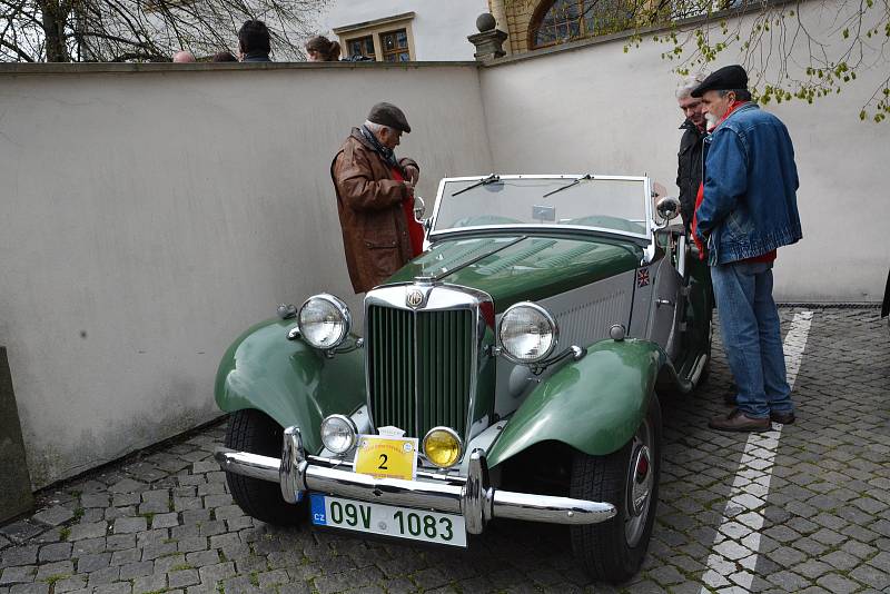 Automobiloví a motocykloví veteráni zahájili v neděli v Přerově jarní sezonu