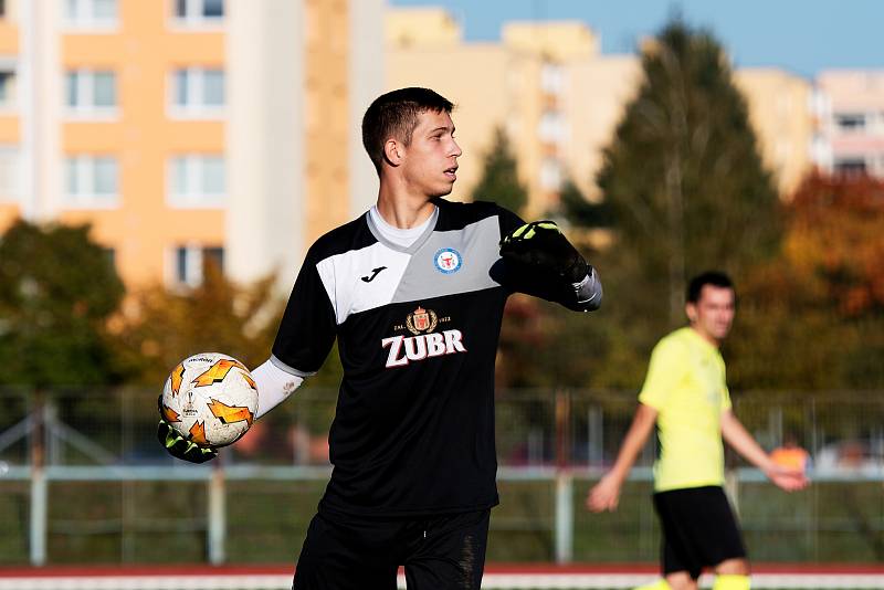 Fotbalisté Přerova (v bílém) proti Skašticím. Jan Kvapil