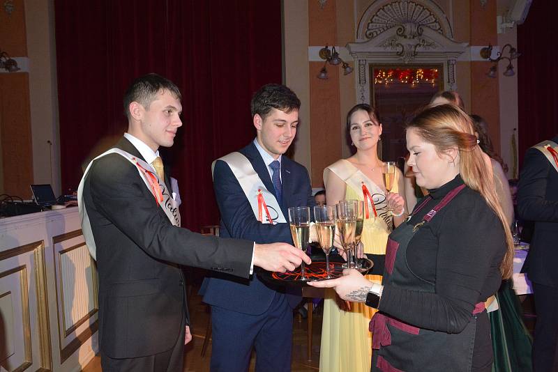 Stužkovací ples si užili v pátek večer studenti Oktávy A Gymnázia Jakuba Škody v Přerově.