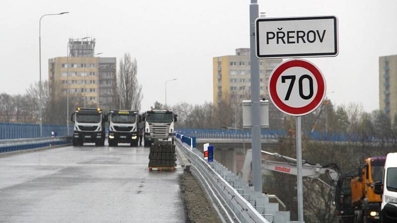 Zátěžová zkouška na přerovské estakádě v Předmostí, 22. dubna 2021