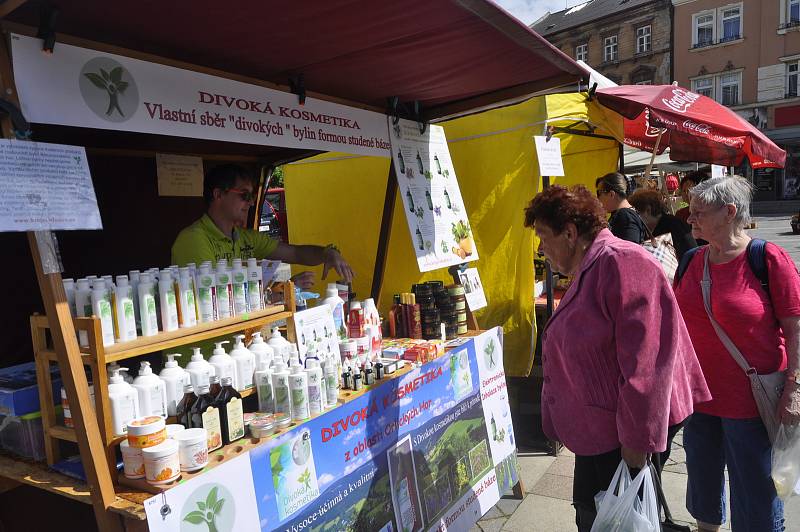 Počasí Farmářským trhům v Přerově přálo. Lidé mohli na Masarykově náměstí zakoupit nejrůznější výrobky regionálních výrobců