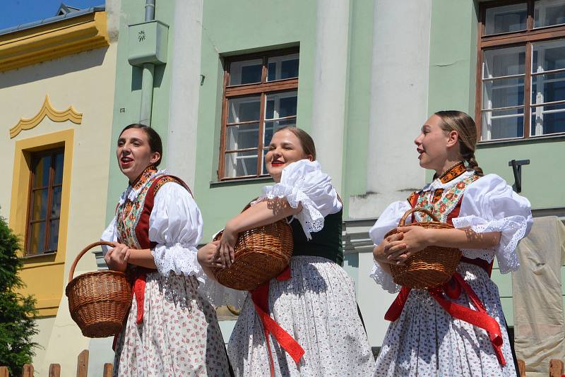 Folklorní festival v Přerově se vydařil. V hlavním programu na Horním náměstí se v sobotu odpoledne vystřídalo několik souborů, 11. 6. 2022