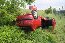 V notně podroušeném stavu zavinil v sobotu odpoledne nehodu řidič cizí státní příslušnosti, kterého při průjezdu obcí Horní Moštěnice zradil volant. Řidič nadýchal 4 promile.
