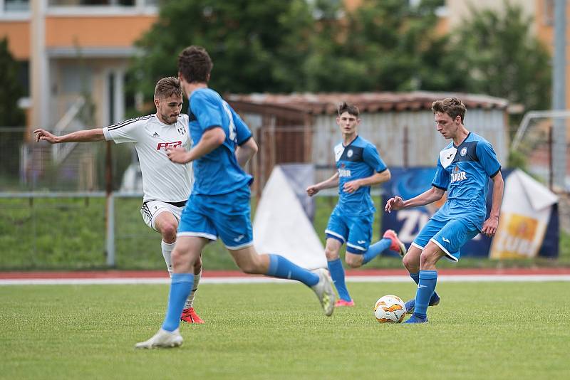 Fotbalisté Přerova (v modrém) v přátelském utkání s 1. HFK Olomouc