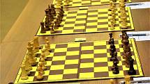Simultánka s šachovým velmistrem Robertem Cvekem v Prosenicích.