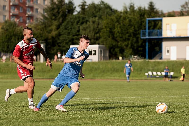 Fotbalisté Přerova (v modrém) v přípravném utkání s SK Lipová (3:4).
