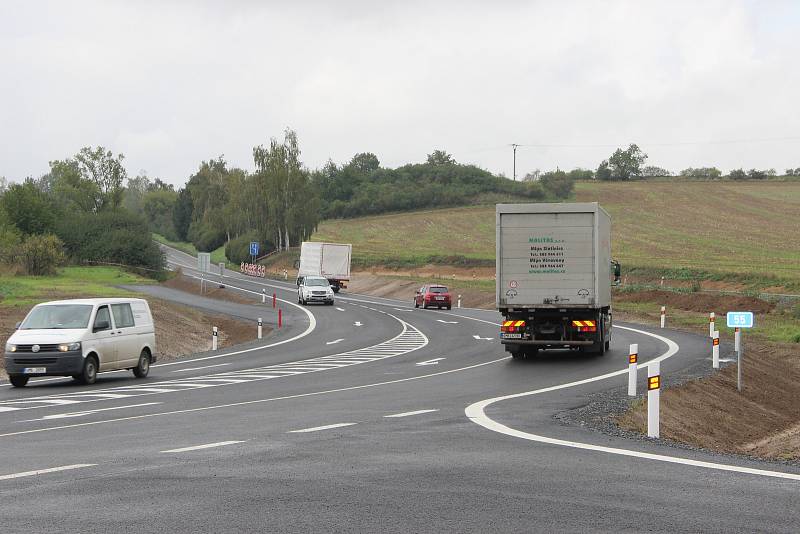 Kvůli stavbě mostu na dálnici D1 mezi Lipníkem a Přerovem je od 25. září 2017 uzavřen hlavní tah  z Přerova na Olomouc, a to v úseku od čerpací stanice MOL k autosalonu