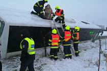 Nehoda autobusu v Horních Nětčicích. 23. 1. 2023
