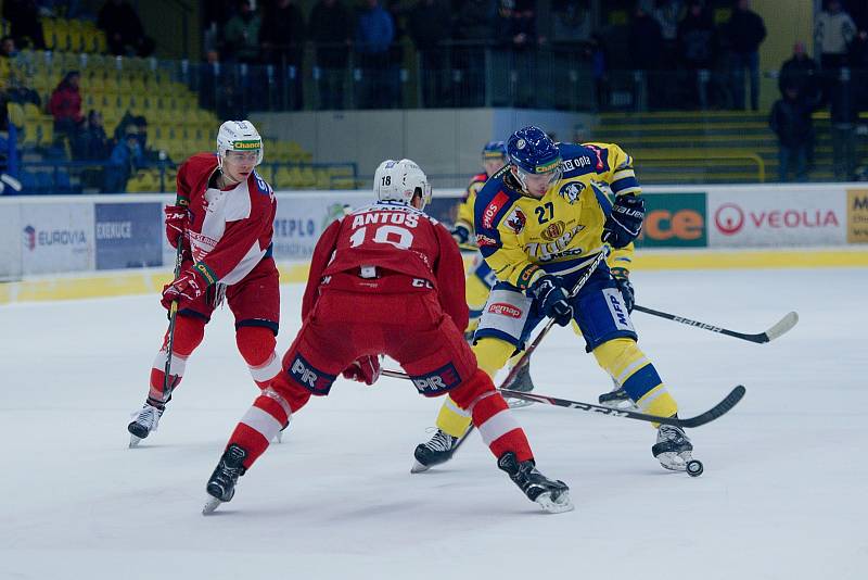 Zubři (ve žlutém) se s rokem 2019 rozloučili výhrou 4:1 nad Slavií Praha