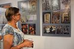 Nevšední výstavu fotografií můžou zhlédnout od soboty návštěvníci Galerie Konírna v Lipníku nad Bečvou. Expozice s názvem Na cestě představuje průřez tvorbou fotografa Pavla Motana.