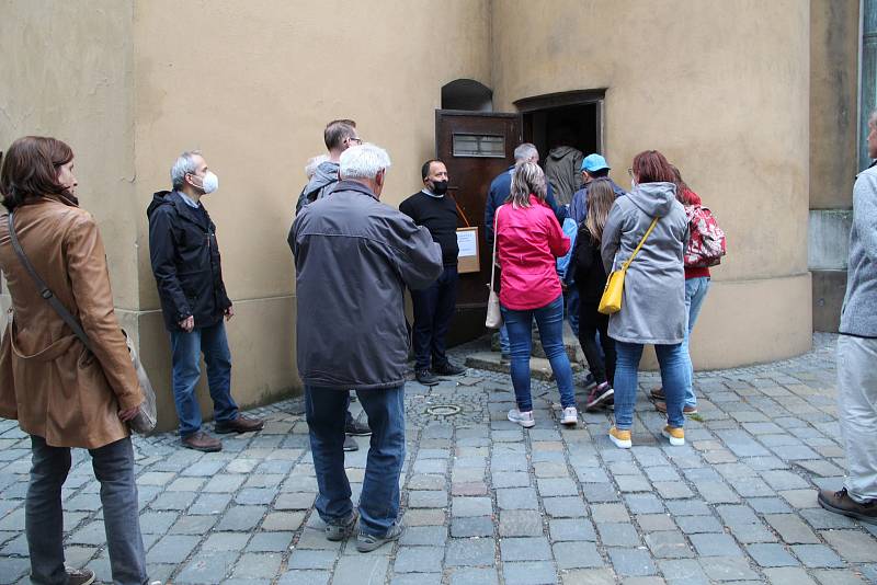 Noc kostelů v Přerově přilákala davy návštěvníků. Největší zájem byl o prohlídku věže kostela sv. Vavřince, která byla výjimečně zpřístupněna.