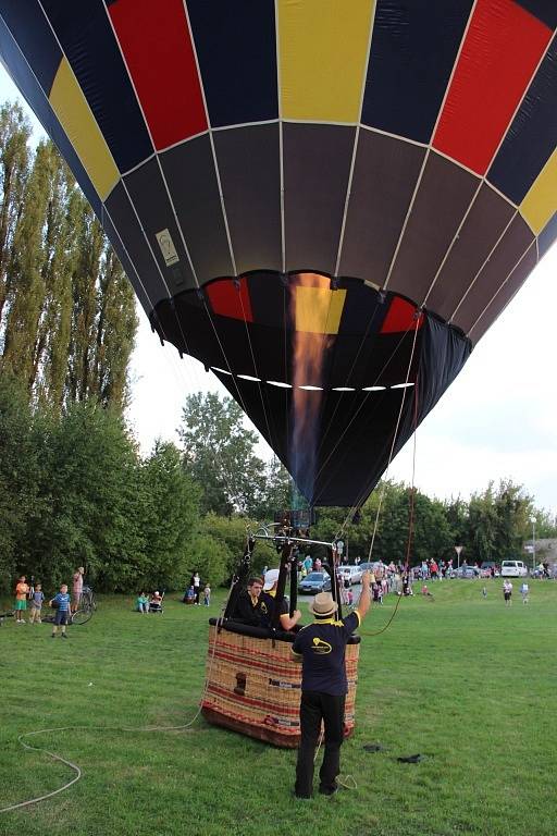 Redaktorka Deníku absolvovala zhruba padesátiminutový let balonem z Přerova do Dubu nad Moravou. 