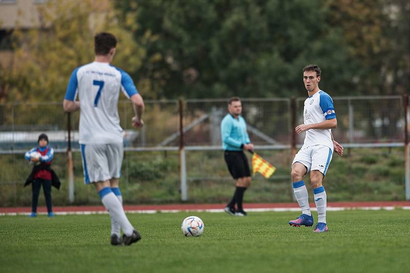 Fotbalisté Přerova (v bílém) porazili FK Šumperk 5:0.