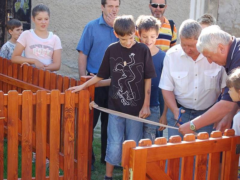 Slavnostní otevření dětského hřiště v Lobodicích