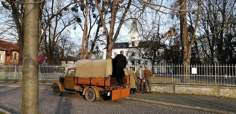 Unikátní dokument mapuje historii Přerovského povstání - některé hrané záběry vznikaly i v Tlumačově. Autorce projektu se podařilo vyzpovídat i pamětníky událostí, které se odehrály 1. května 1945 v Přerově.