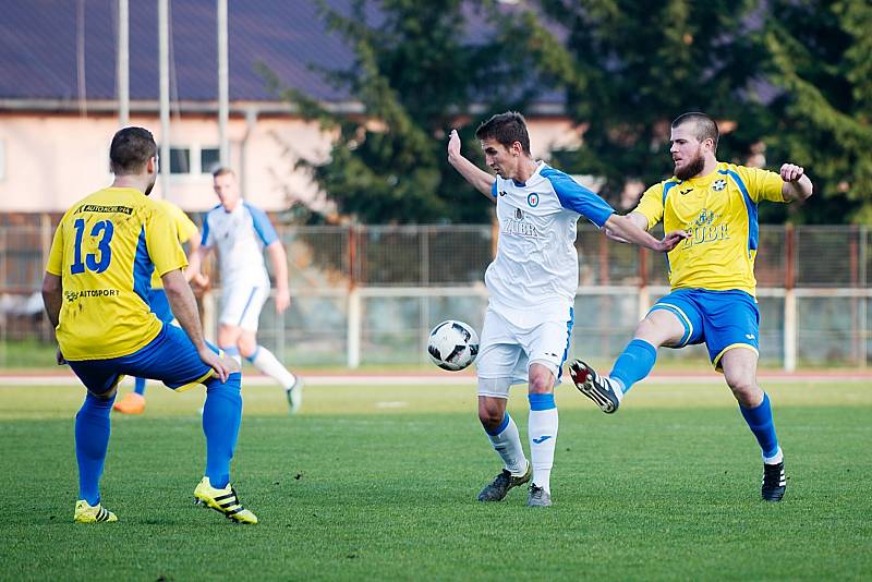 Fotbalové derby mezi domácím Přerovem a Kozlovicemi ovládla 2:1 Viktorka. Foto: Deník/Jan Pořízek