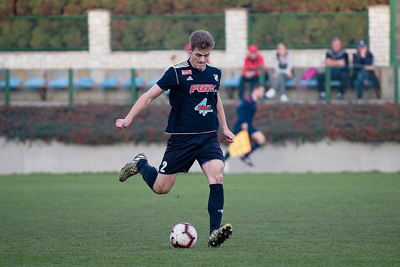 Fotbalisté Kozlovice (ve žlutém) doma porazili 1. HFK Olomouc 4:0.