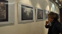Dva polští fotografové Grzegorz Sidorowicz a Krzysztof Jędrzejczyk představili svou tvorbu v Galerii města Přerova