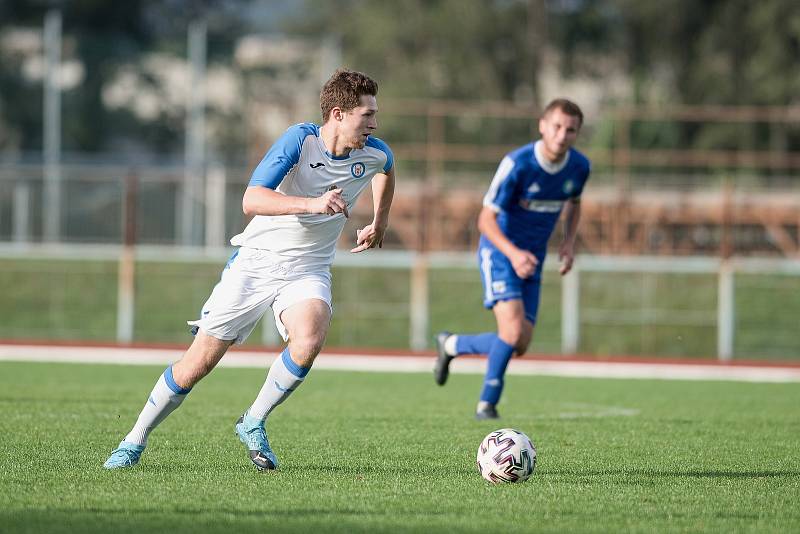 Fotbalisté Přerova (v bílém) proti Tatranu Všechovice.