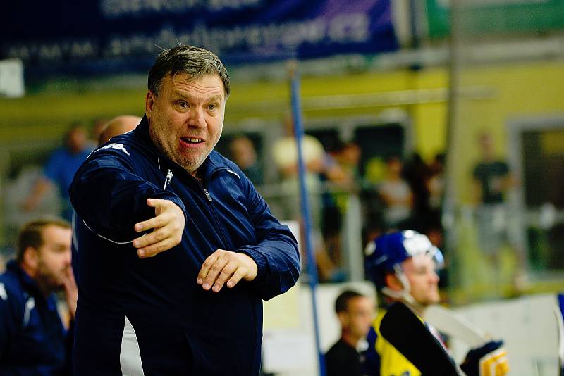 Hokejisté HC Zubr Přerov (v modrých dresech) v přípravě proti Aukro Berani Zlín. Kamil Přecechtěl. Foto: Deník/Jan Pořízek