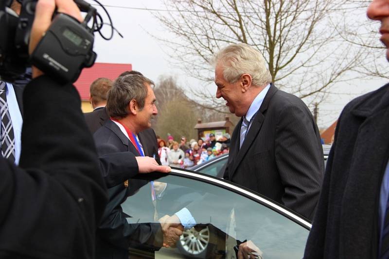 Prezident Miloš Zeman na návštěvě obce Hradčany