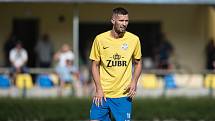 Fotbalisté FK Kozlovice (ve žlutém) proti SFK ELKO Holešov. Adam Galetka