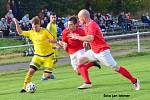 Fotbalisté Šternberka (ve žlutém) vyhráli v Brodku u Přerova 2:1. David Kuba