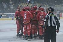 Hokejové derby mezi HC Zubr Přerov a LHK Jestřábi Prostějov (3:4p).