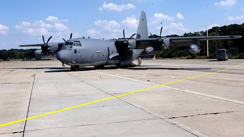 Lockheed C-130 Hercules na letišti v Bochoři v roce 2015