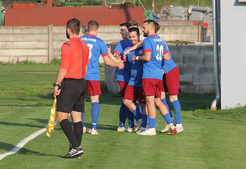 Fotbalisté Želatovic (v modrém) doma porazili Lutín 4:1.