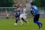 Fotbalisté Přerova (v modrém) v derby proti FC Želatovice (1:0).