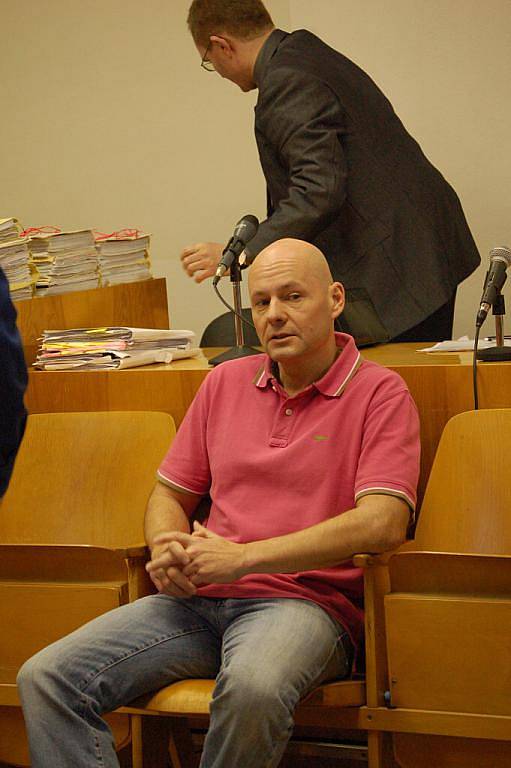 Ze soudního líčení se zlínským podnikatelem Romanem Vaškůjem a jeho známým Petrem Šmiřákem