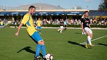 Fotbalisté FK Kozlovice (ve žlutém) proti 1. HFK Olomouc.