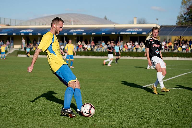 Fotbalisté FK Kozlovice (ve žlutém) proti 1. HFK Olomouc.