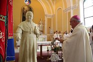 Slavnostní bohoslužba v kostele sv. Františka z Assisi v Beňově - rodišti arcibiskupa Antonína Cyrila Stojana.